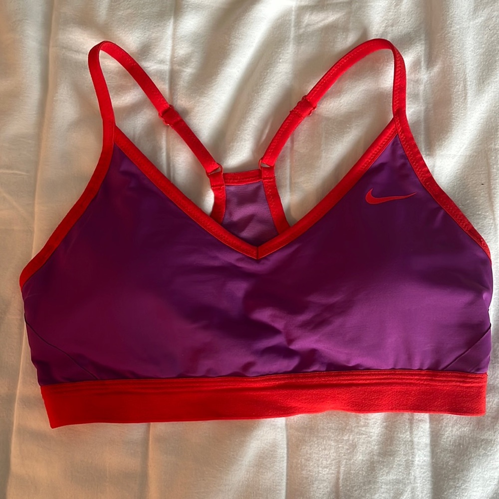 Nike V Neck Sports Bra with Adjustable Straps and Removable Cups